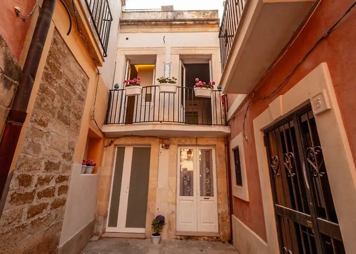 La Palazzata 度假居 *